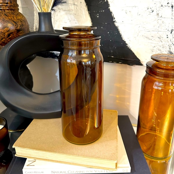 Like new Beautiful Amber Apothecary Jars with Lids